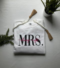 Custom Sweatshirt, Embroidered Sweatshirt, Personalized Gift for Her, Mom, Wife, Personalized Gift, white sweatshirt, Mrs, gift mode, sister