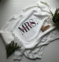 Custom Sweatshirt, Embroidered Sweatshirt, Personalized Gift for Her, Mom, Wife, Personalized Gift, white sweatshirt, Mrs, gift mode, sister